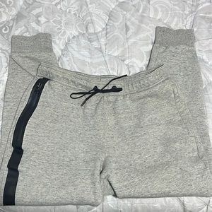 Gray American Eagle sweatpants